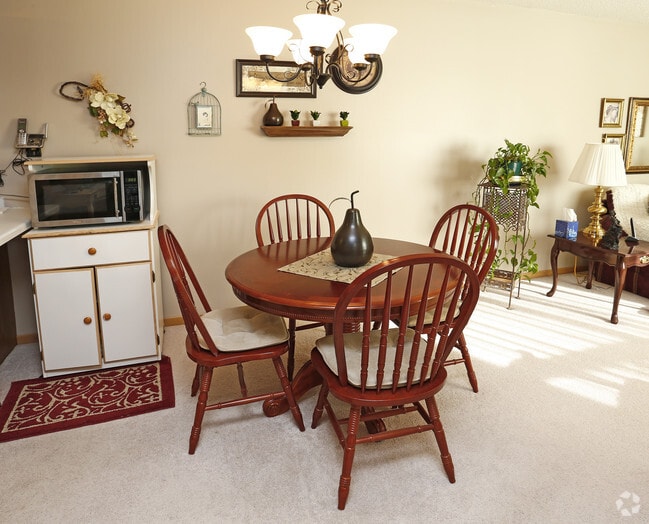 Comedor - Eastwood Village Senior Townhomes