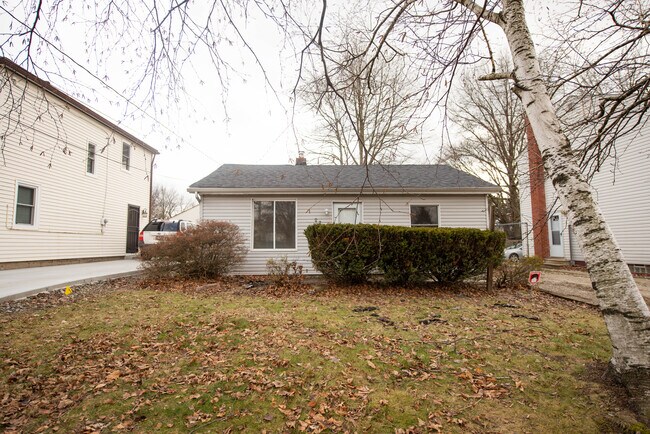 Photo - 858 Minota Ave House