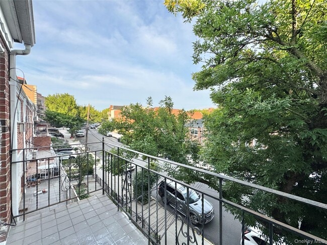 Building Photo - 88-11 53rd Ave