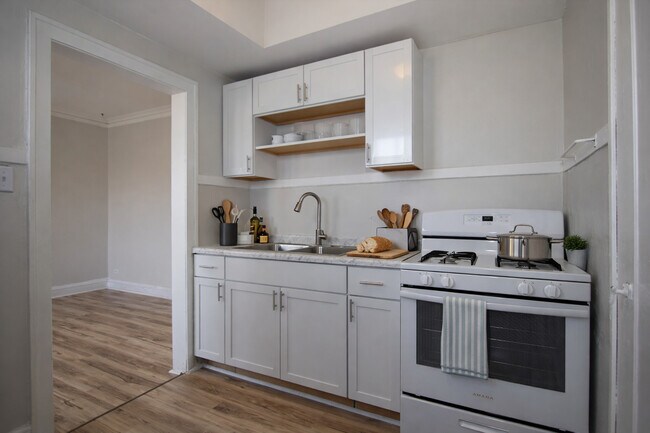 Photo - 6702 S Wood St