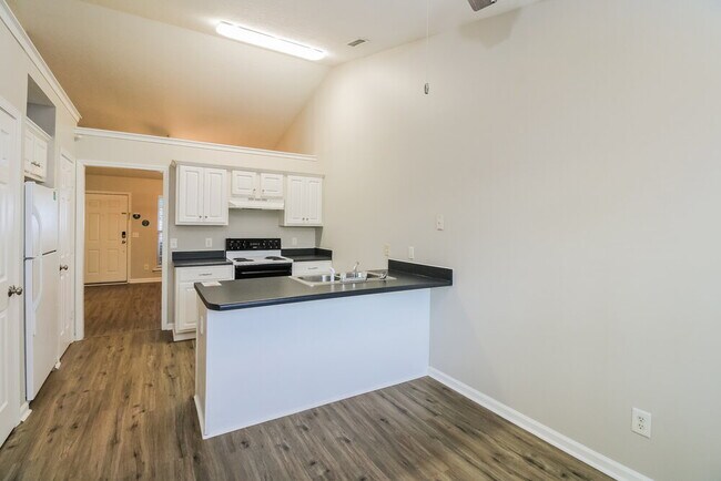 Photo - 720 Dellwood Dr