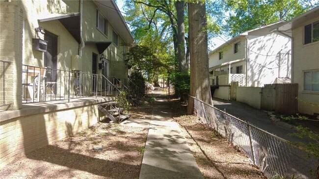 411 Tenth Street, 7