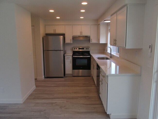 Photo - Fairhaven Ave., W. 421-425 Unit W. Fairhaven Ave., 425