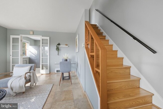 Photo - 6942 University Dr