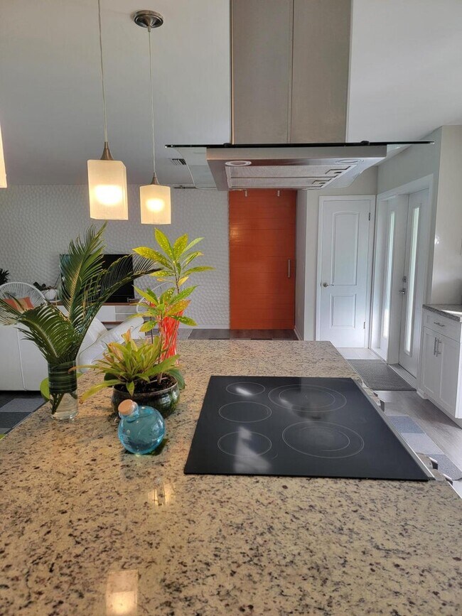 Photo - 113 Park Ln E