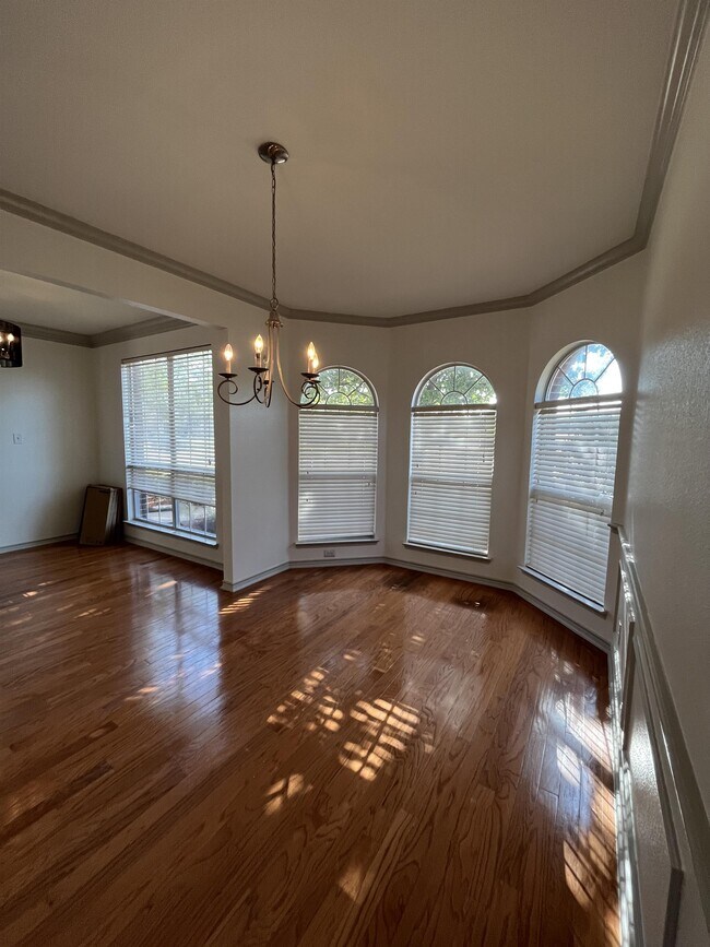 Photo - 1200 Oakley Dr