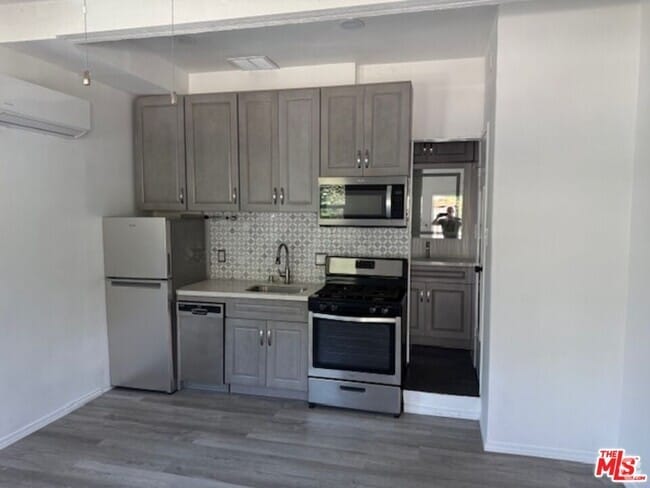 Building Photo - 3920 Highland Ave Rental