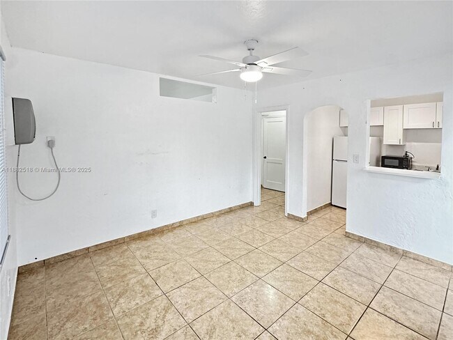 Photo - 1834 Harding St Unidad 1