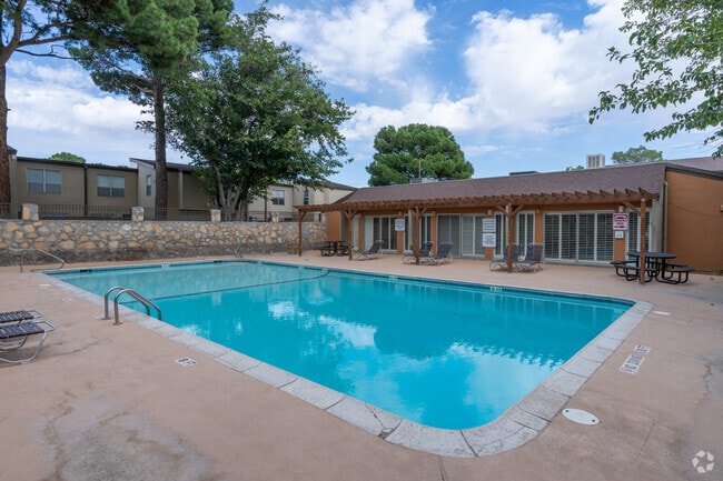Piscina - Butterfield Trail Apartments