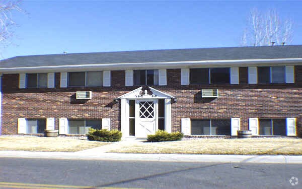 Colonial Apartments - Colonial Apartments