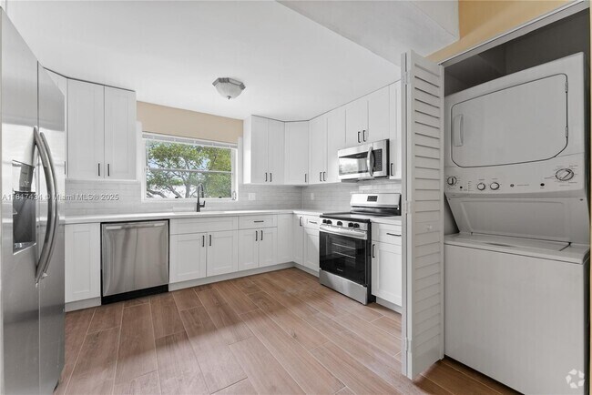 Building Photo - 10221 NW 35th St Unit 7 Rental