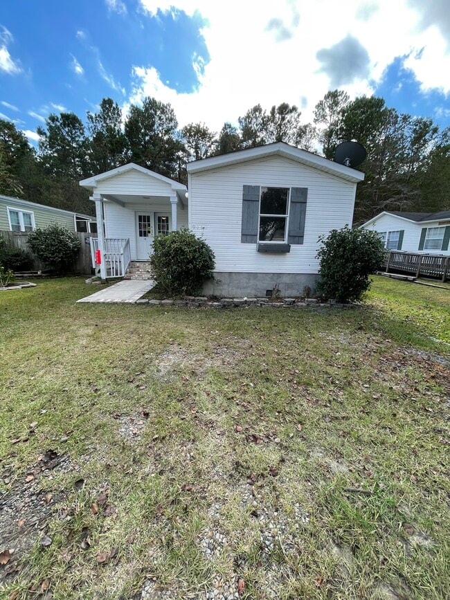 Building Photo - 9111 Baywood Cir