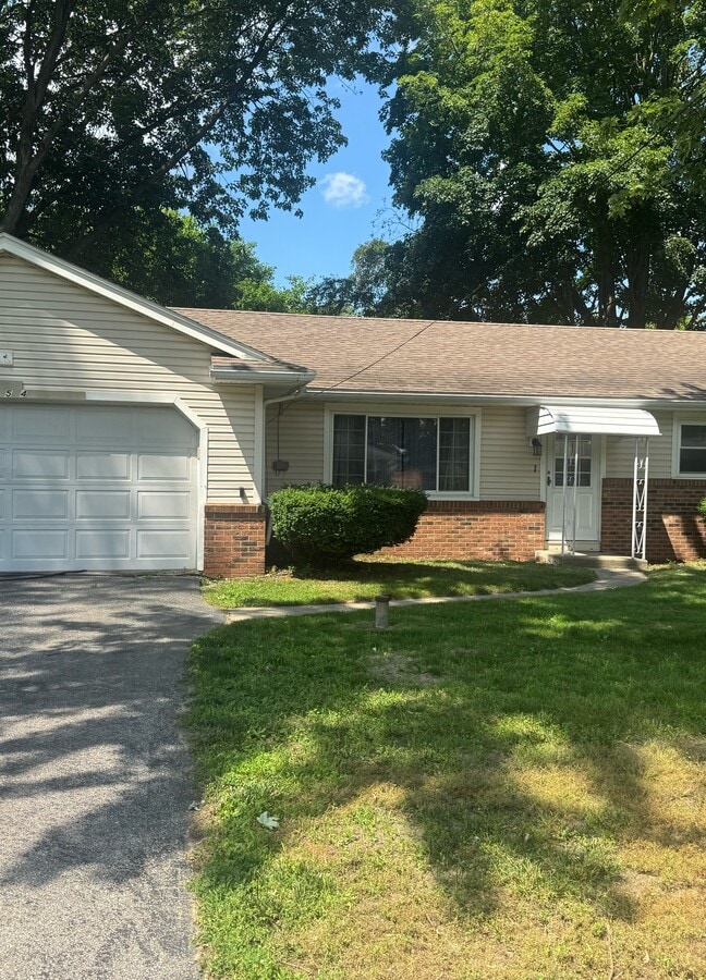 Photo - 1054 Birchwood Dr House