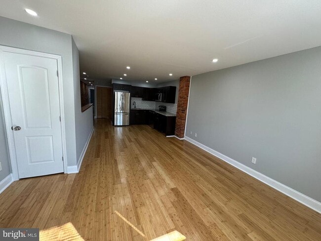 Building Photo - 6725 Elmwood Ave Rental
