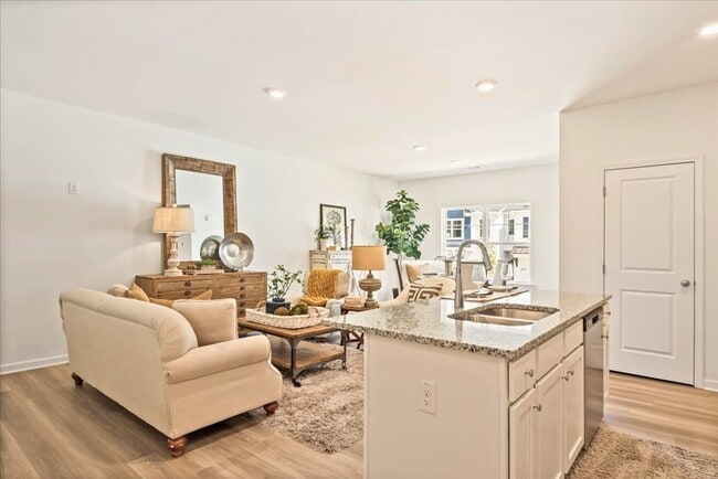 Photo - 2028 Woodbine Wy