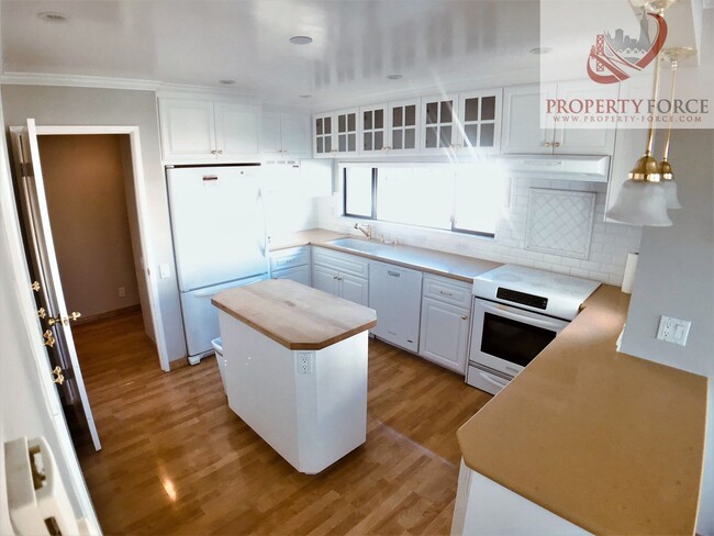 Photo - 870 Balboa Ln