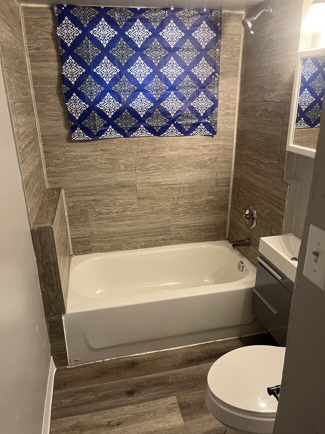 Bathroom - 805 5th Ave NW Unit 5