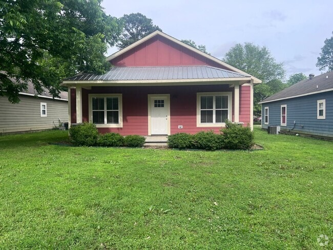 Building Photo - 202 N Holly St Rental