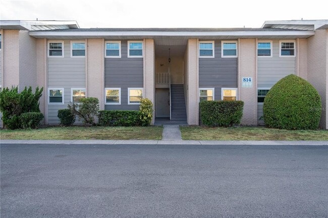 Building Photo - 814 Sky Lake Cir Unit C Rental