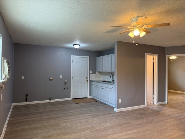 Photo - 8010 Roswell St