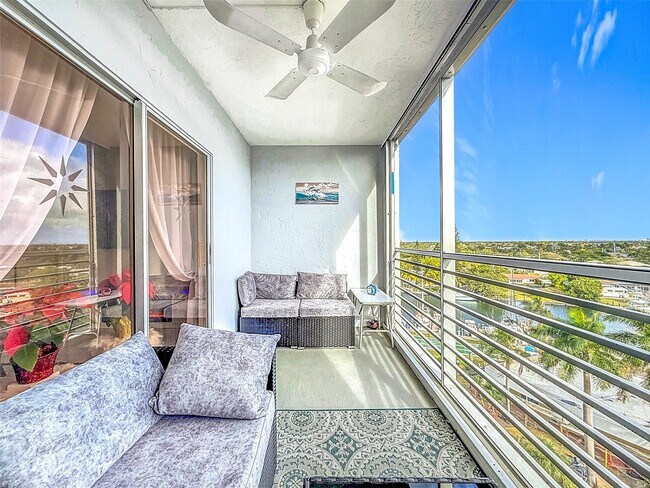 Photo - 2731 NE 14th Street Causeway Unidad 812