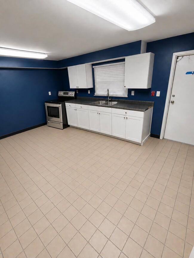 Photo - 105 W Calvin St