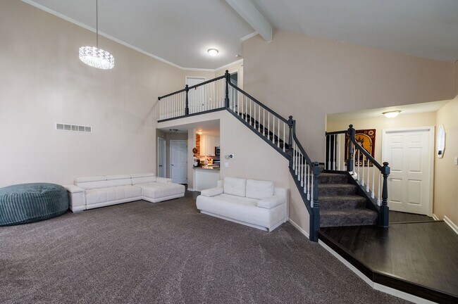 Photo - 25037 Brett St