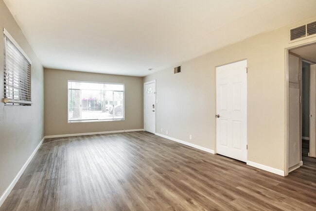 Photo - 2318 N 30th Pl