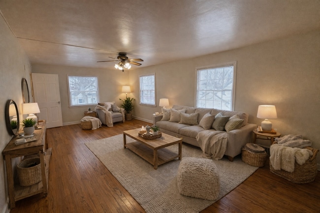 Building Photo - 4825 N 40th St Unit Upper