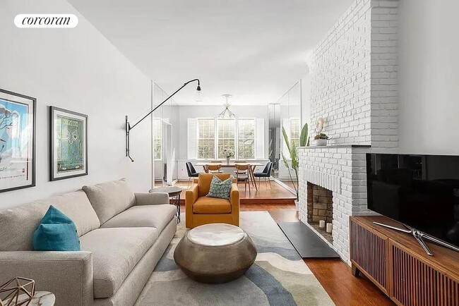 Building Photo - 159 W 13th St