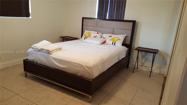 Photo - 2826 Monroe St