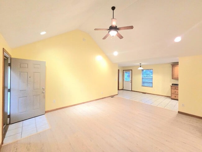 Photo - 621 E Bedford St