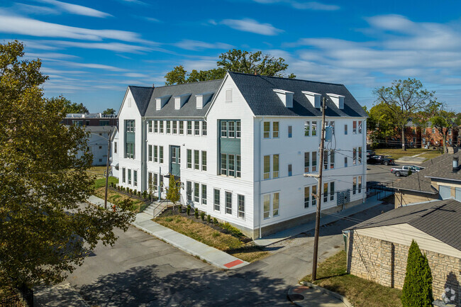 Exterior - Flats on East Gay Apartments