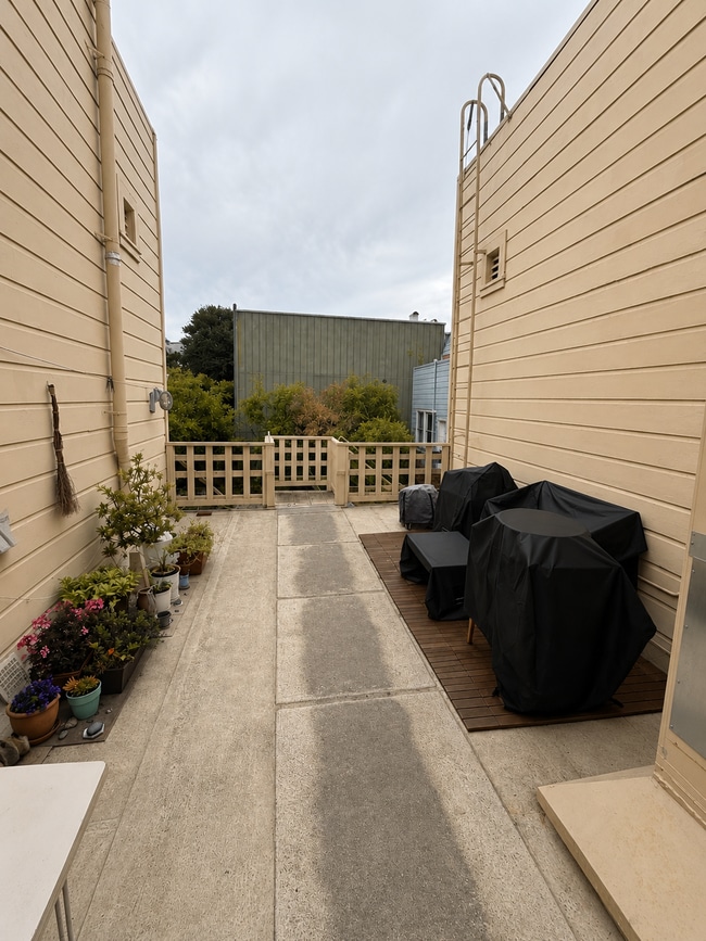 Deck - 635 Irving St