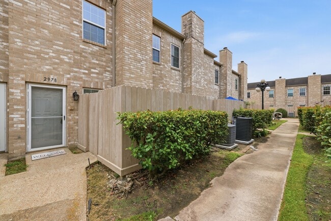 Building Photo - 2978 Holly Hall St