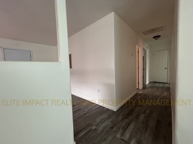 Photo - 1462 W St Marys Rd