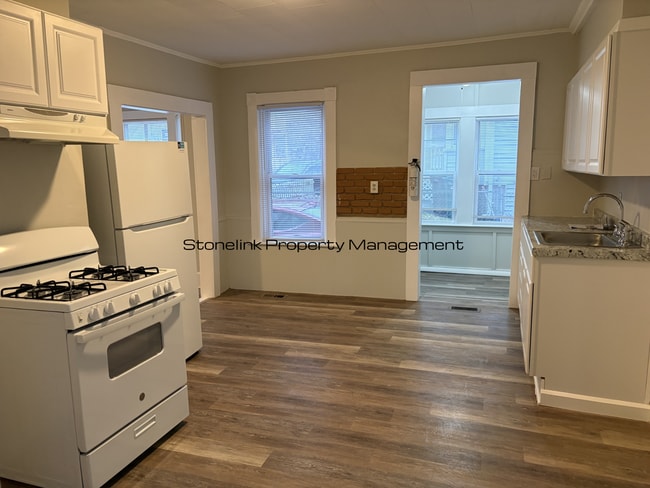 Photo - 113-115 Elm Street Unidad 1st Floor