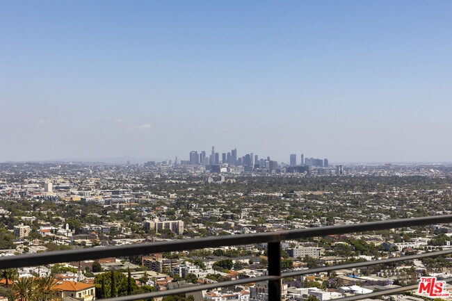 Building Photo - 8650 Hollywood Blvd Rental