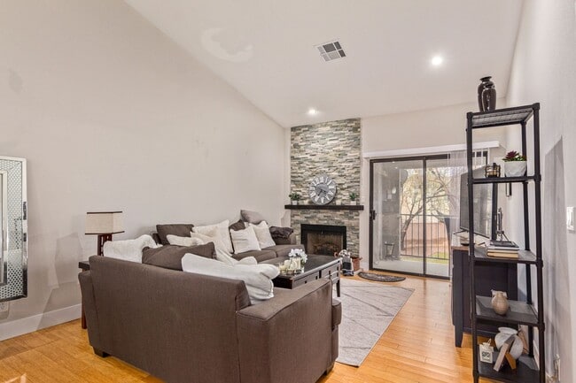 Photo - Renovated 2 bedroom furnished condo