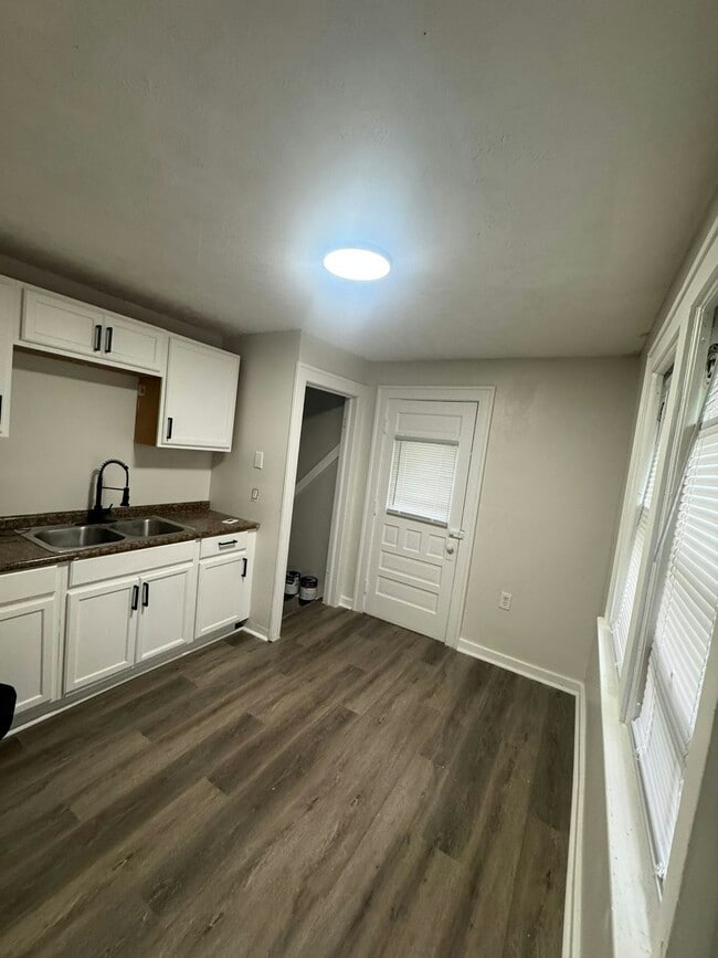Building Photo - 18312 Edinboro Ave Rental