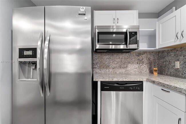 Photo - 400 Leslie Dr Unit 305