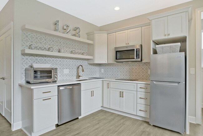 Photo - 1 Bed, 1 Bath Garage Apartment in Westhaven