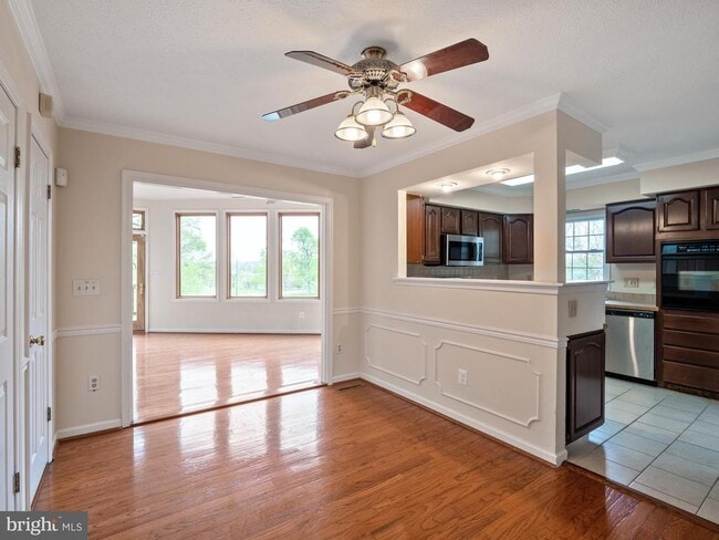 Photo - 4907 37th Pl