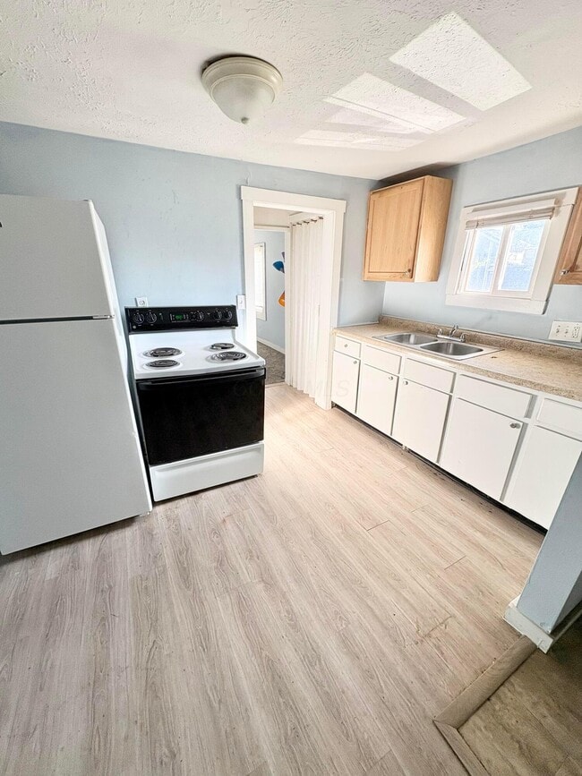 Photo - 2379 Linden Ave