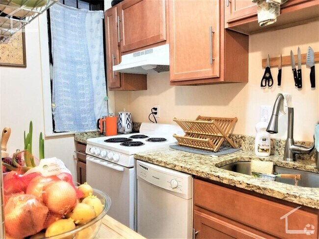 Building Photo - HOT ALLSTON LISTING!!!! Rental