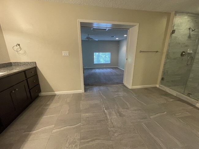 Photo - 18109 Crawley Rd