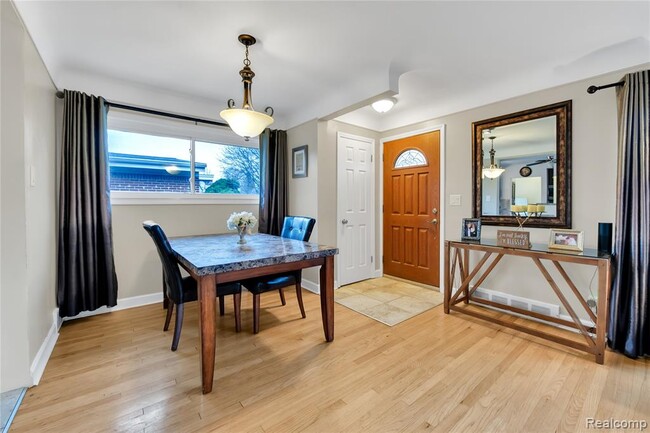 Photo - 10070 Buckingham Ave
