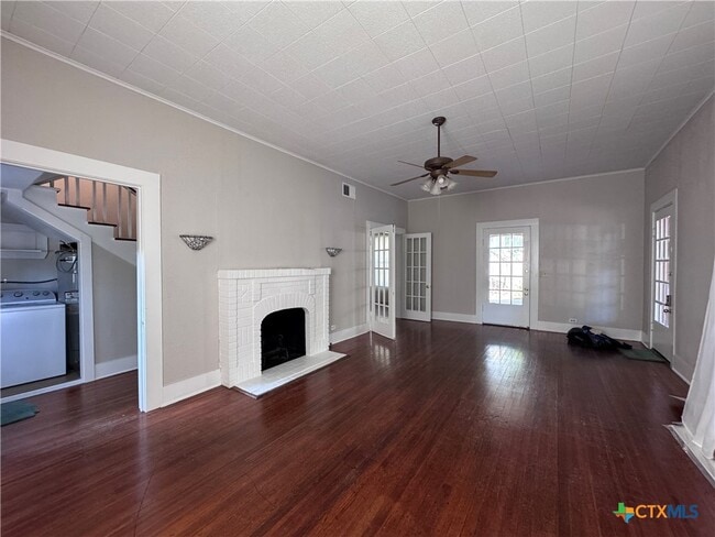 Photo - 410 Burleson St