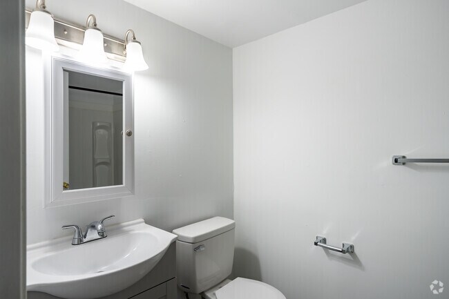 1 habitación, 1 baño - 750 pies cuadrados - Renovado - Baño
