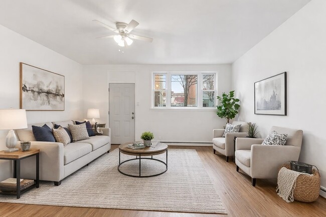 Building Photo - 303 43rd St Unit 1